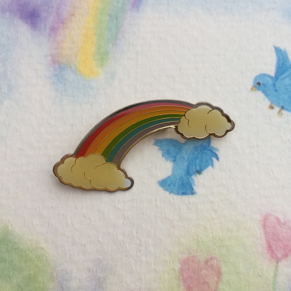 Vintage 80’s Rainbow pin 🌈
